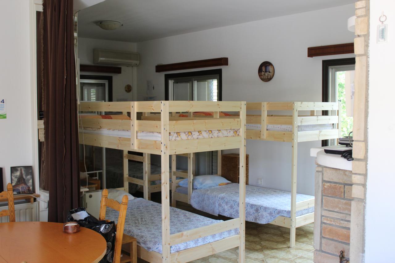 Costas Hostel Action Tseri Esterno foto