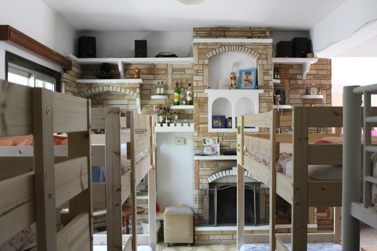 Costas Hostel Action Tseri Esterno foto
